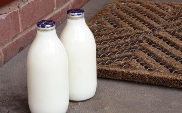 milk_bottles-large_transeo_i_u9apj8ruoebjoaht0k9u7hhrjvuo-zlengruma